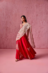 RED DRAPE SAREE SET O/W PATTI PALLA